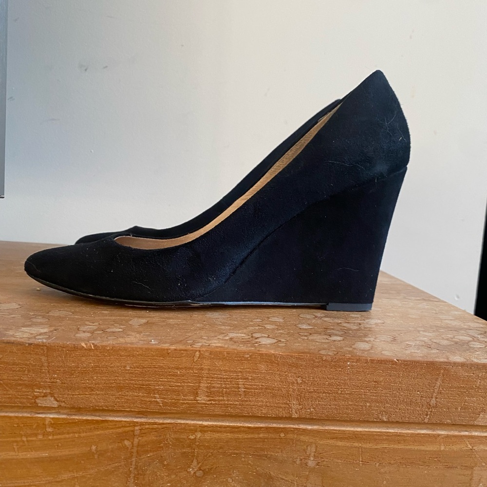 Two pairs of size 9 shoes. Louise et Cie and Renvy.